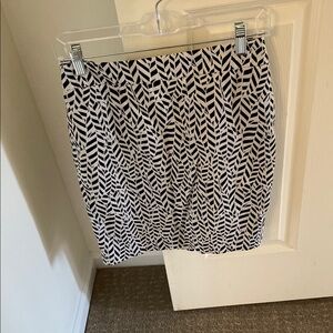 LOFT Black and White Leaf Pattern Pencil Skirt
